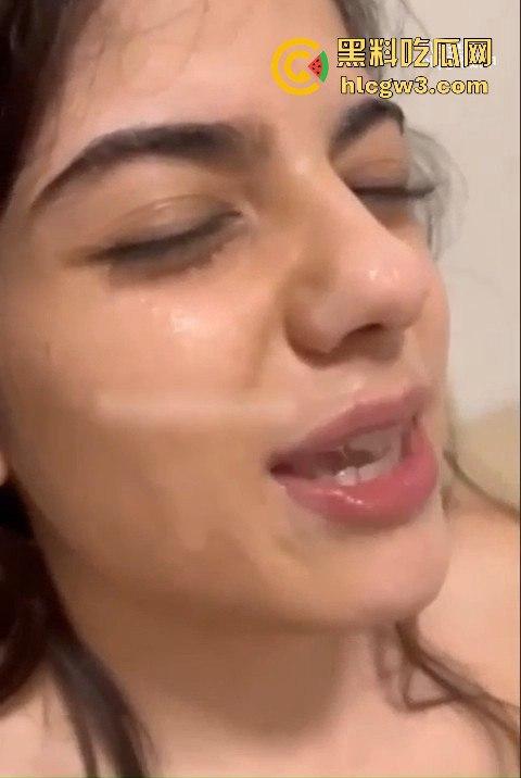 500斤胖子与苗条女友的性爱大片曝光，妹子全程自干还主动颜射自己，这胖子凭什么睡到这么极品的？  第9张