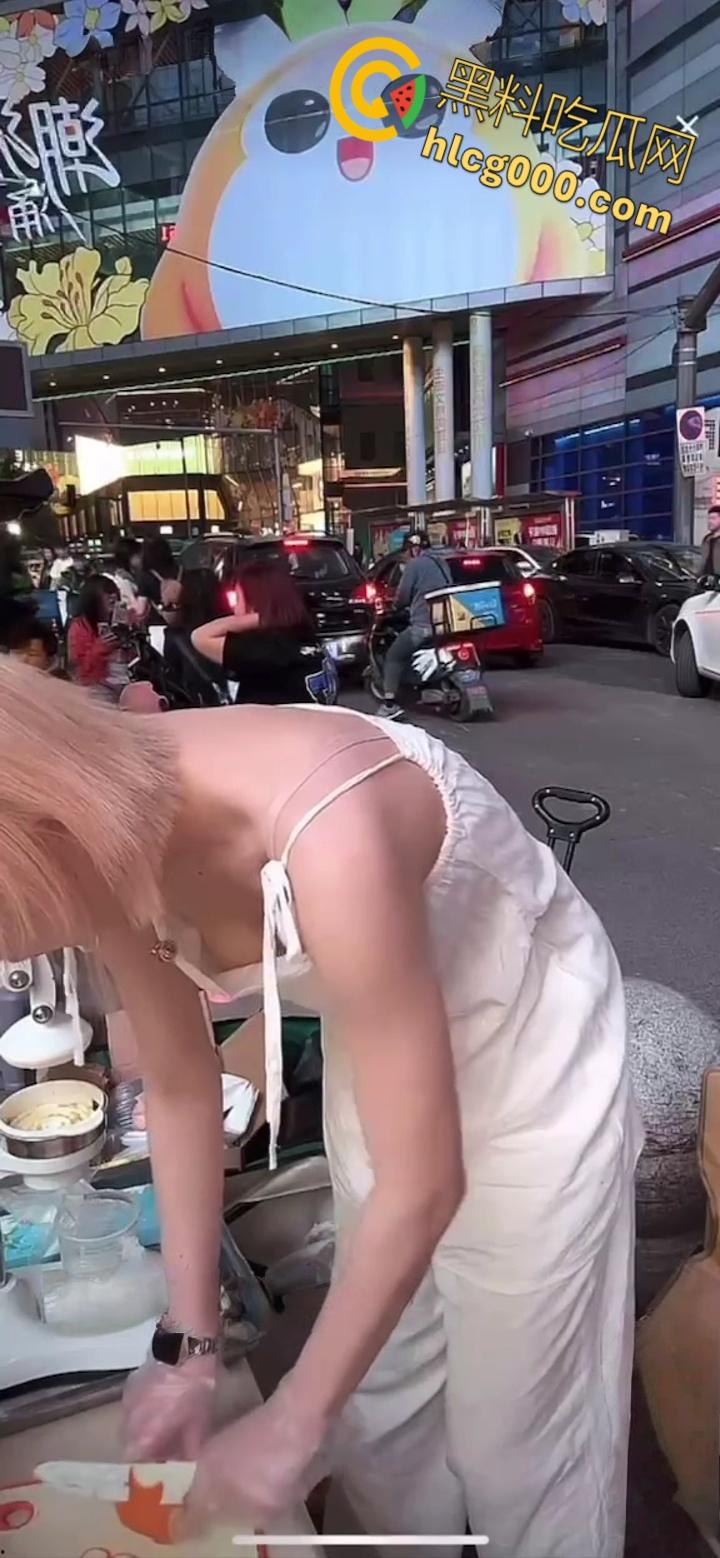 抖音网红【帅气的四喜】,户外榨果汁大翻车!弯腰瞬间粉嫩奶头一览无余,掌握流量密码,太懂观众了 ! 第6张 抖音网红【帅气的四喜】,户外榨果汁大翻车!弯腰瞬间粉嫩奶头一览无余,掌握流量密码,太懂观众了 ! 第6张