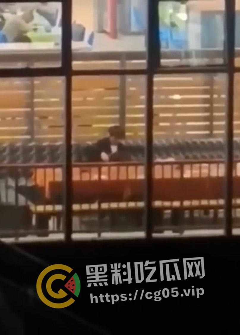 长沙大学情侣图书馆口交被偷拍 本人【徐依琳】微信被扒出来  原来是一对精神小伙小妹 第5张