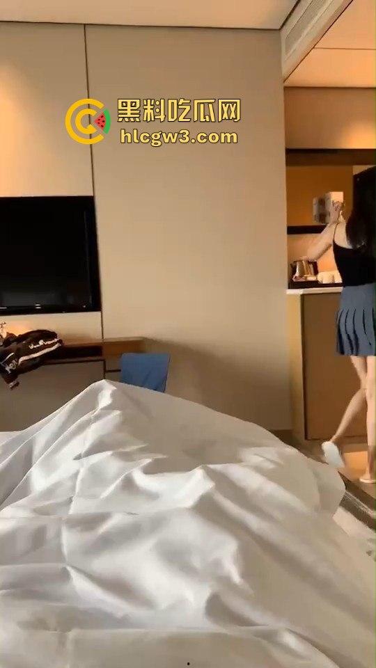 青岛极品人妻【冯思雅】被老公拉头发猛操,窗前啪啪疯狂,视频外泄引爆全网不敢直视! 第3张 青岛极品人妻【冯思雅】被老公拉头发猛操,窗前啪啪疯狂,视频外泄引爆全网不敢直视! 第3张