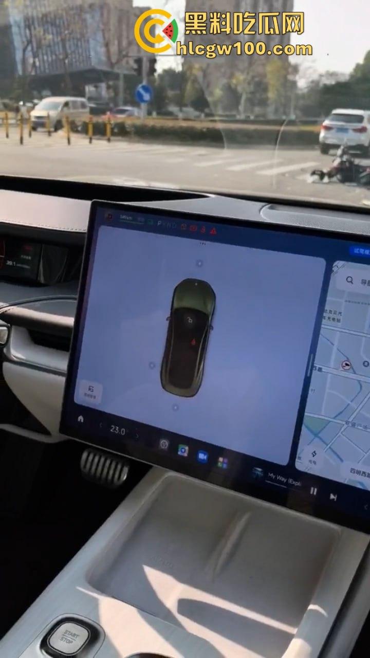 装逼撞死人！小米su7销售带客户试驾新车 红灯弹射起步 撞飞骑车路人 生死不明  第8张