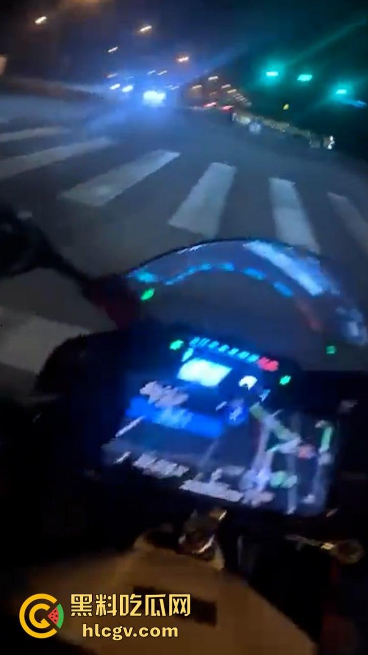 人还在吗?京牌凯越450RR摩友极限对冲特斯拉 摩托车直接被“砍头”! 第1张 人还在吗?京牌凯越450RR摩友极限对冲特斯拉 摩托车直接被“砍头”! 第1张