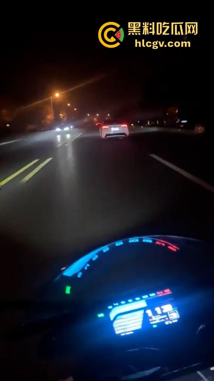 人还在吗?京牌凯越450RR摩友极限对冲特斯拉 摩托车直接被“砍头”! 第5张 人还在吗?京牌凯越450RR摩友极限对冲特斯拉 摩托车直接被“砍头”! 第5张