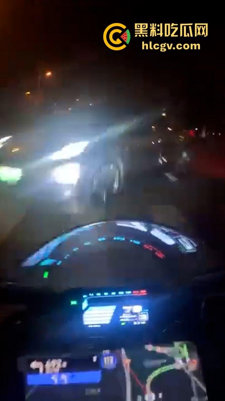 人还在吗?京牌凯越450RR摩友极限对冲特斯拉 摩托车直接被“砍头”! 第6张 人还在吗?京牌凯越450RR摩友极限对冲特斯拉 摩托车直接被“砍头”! 第6张