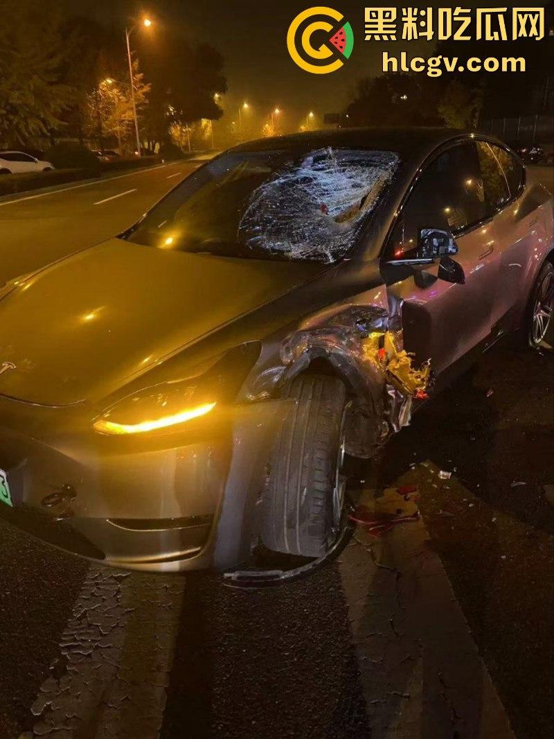 人还在吗?京牌凯越450RR摩友极限对冲特斯拉 摩托车直接被“砍头”! 第10张 人还在吗?京牌凯越450RR摩友极限对冲特斯拉 摩托车直接被“砍头”! 第10张