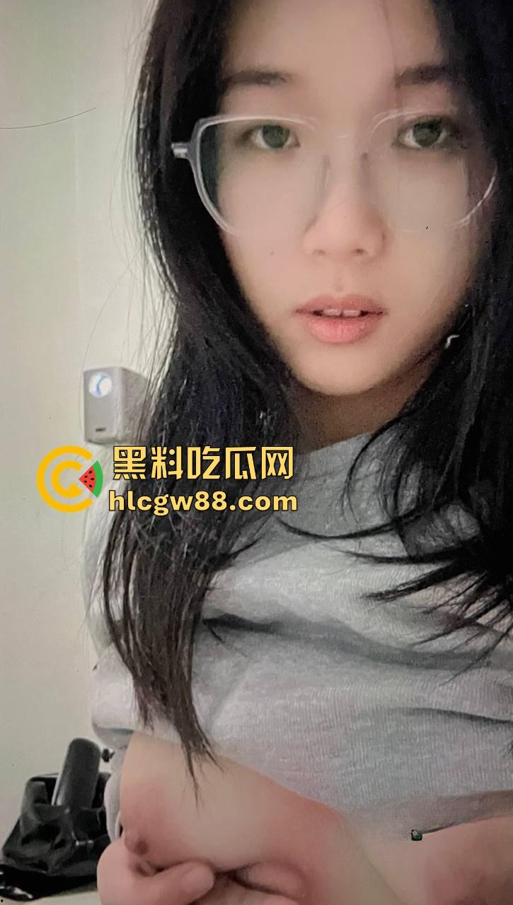 陕西渭南师范学院 陈小雨 背着男友出轨还惨遭炮友曝光 现在是全校出了名的肉便器! 第6张 陕西渭南师范学院 陈小雨 背着男友出轨还惨遭炮友曝光 现在是全校出了名的肉便器! 第6张