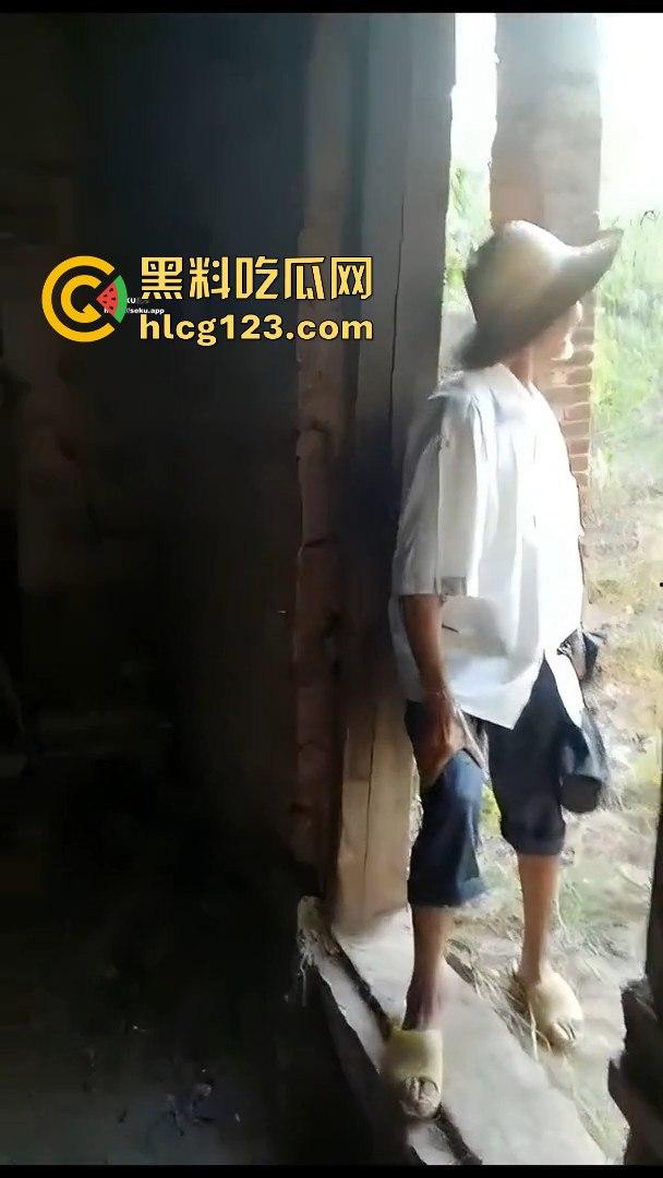 村里来了个黑人,大爷们竟然让痴呆女去陪操!破屋里全程直播,跟看真人重口味A片一样! 第6张 村里来了个黑人,大爷们竟然让痴呆女去陪操!破屋里全程直播,跟看真人重口味A片一样! 第6张