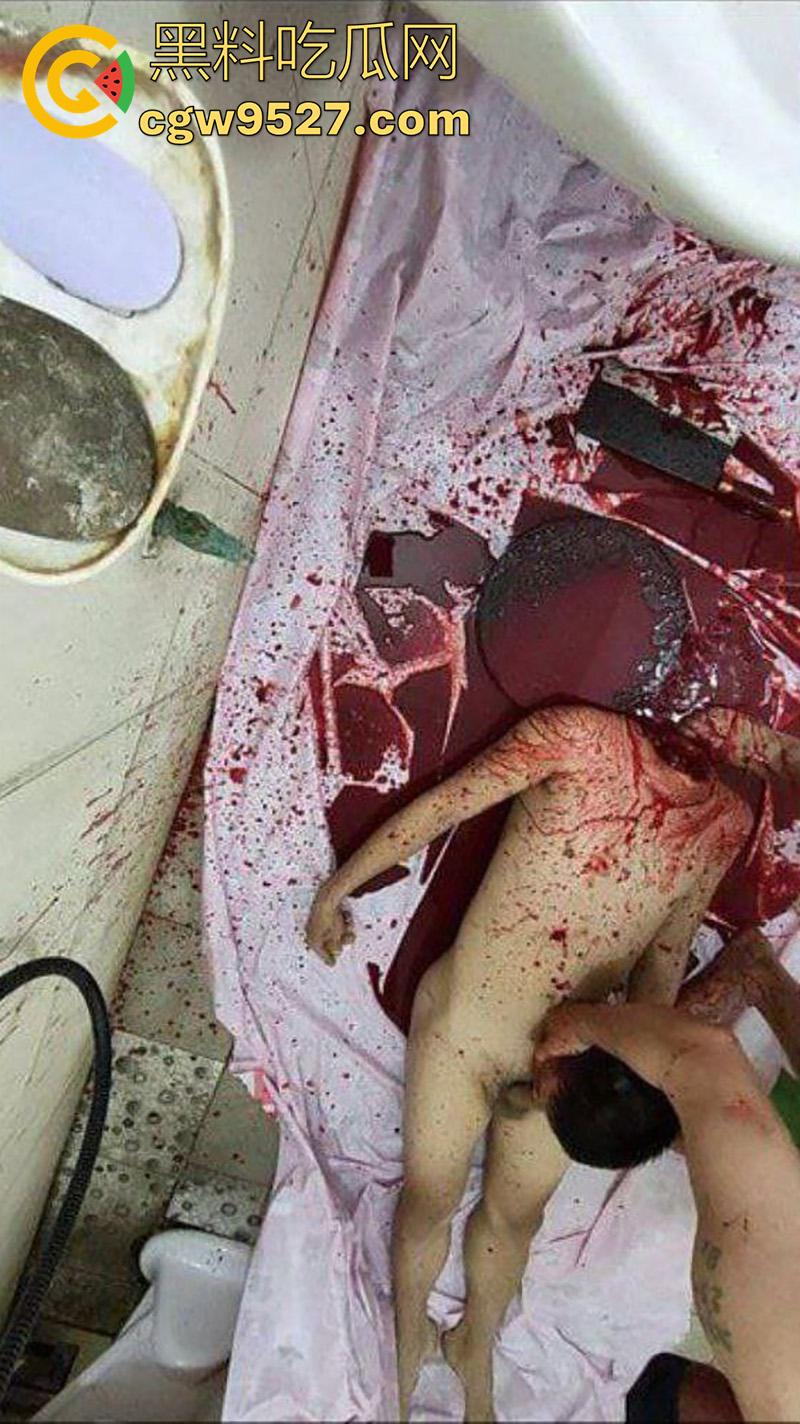 暗网越南屠夫案,男子自愿被杀,多角度砍头血如泉涌,干脆利落几秒剁头,现场原视频流出! 第9张 暗网越南屠夫案,男子自愿被杀,多角度砍头血如泉涌,干脆利落几秒剁头,现场原视频流出! 第9张