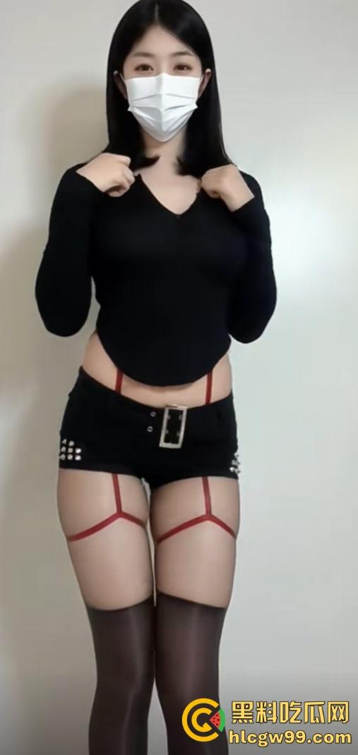 抖音30万粉网红『菜牙』伺候大哥,黑丝吊带抠逼自嗨喷水,给大哥定制福利视频,结果流出全网疯传! 第9张 抖音30万粉网红『菜牙』伺候大哥,黑丝吊带抠逼自嗨喷水,给大哥定制福利视频,结果流出全网疯传! 第9张