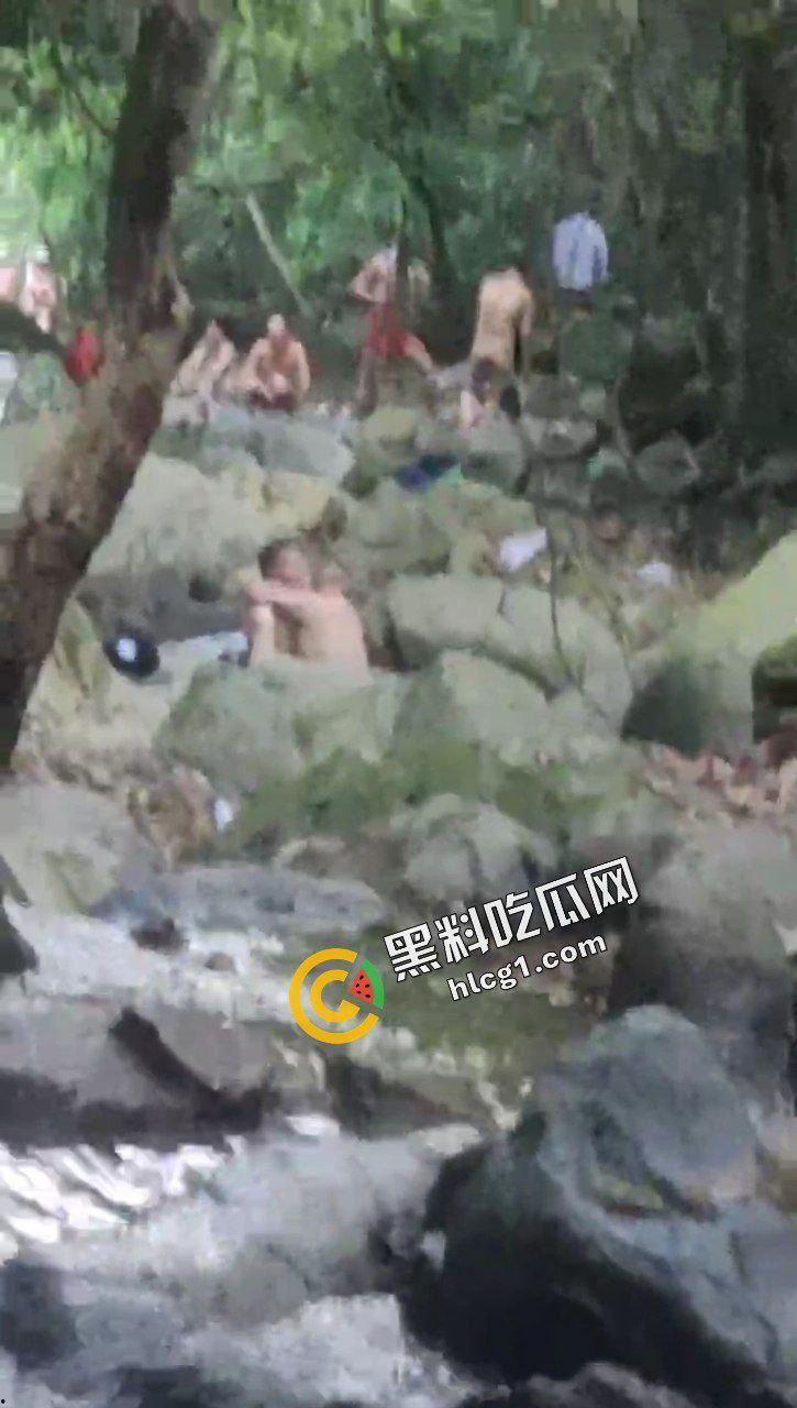 逆天事件!深圳老虎涧瀑布组织开淫趴 聚众淫乱 中年男同性交 第5张 逆天事件!深圳老虎涧瀑布组织开淫趴 聚众淫乱 中年男同性交 第5张