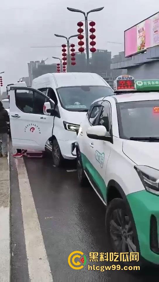 四川宜宾市高铁西站出租车司机开车睡着撞死个人,开车不睡觉睡觉不开车,这刚好到退休的年纪 ! 第9张 四川宜宾市高铁西站出租车司机开车睡着撞死个人,开车不睡觉睡觉不开车,这刚好到退休的年纪 ! 第9张