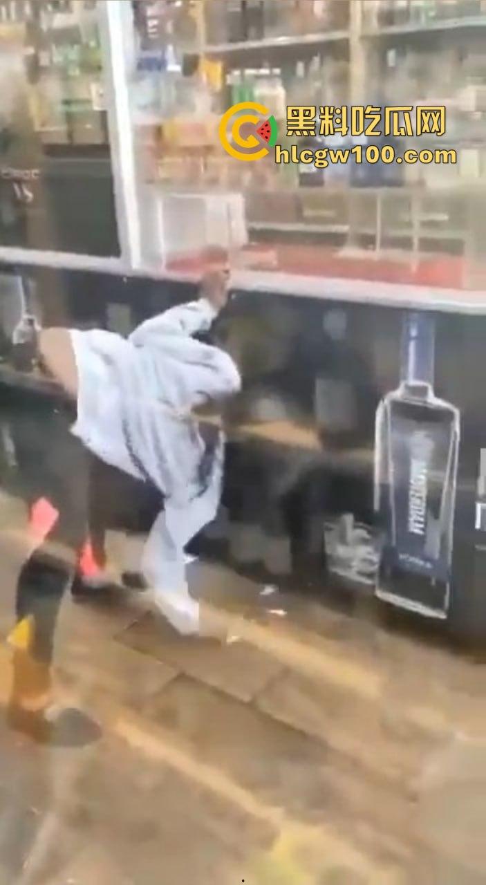 黑妹骚操作放尿全程公开,姿势熟练到让人看呆,完事还知道擦一擦,这骚劲真是让人服了! 第6张 黑妹骚操作放尿全程公开,姿势熟练到让人看呆,完事还知道擦一擦,这骚劲真是让人服了! 第6张