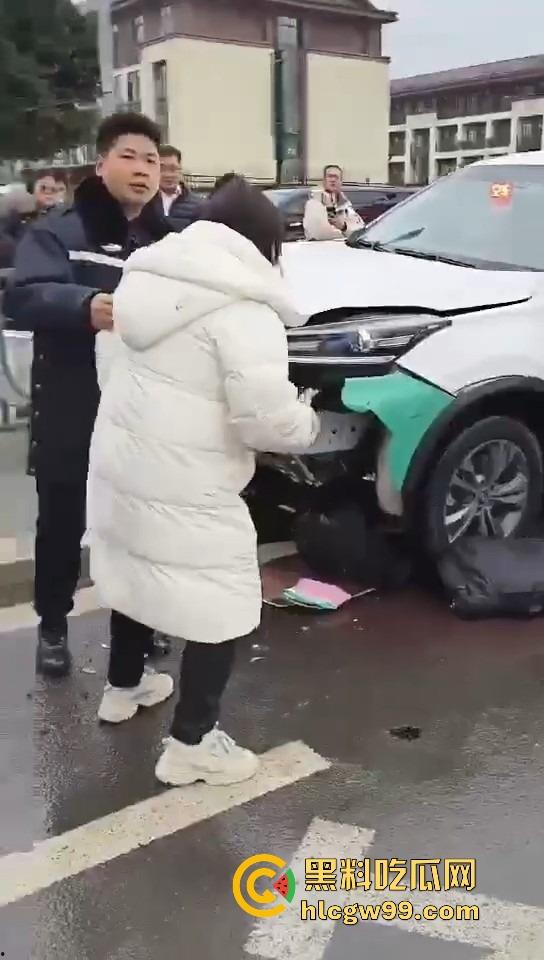 四川宜宾市高铁西站出租车司机开车睡着撞死个人,开车不睡觉睡觉不开车,这刚好到退休的年纪 ! 第12张 四川宜宾市高铁西站出租车司机开车睡着撞死个人,开车不睡觉睡觉不开车,这刚好到退休的年纪 ! 第12张