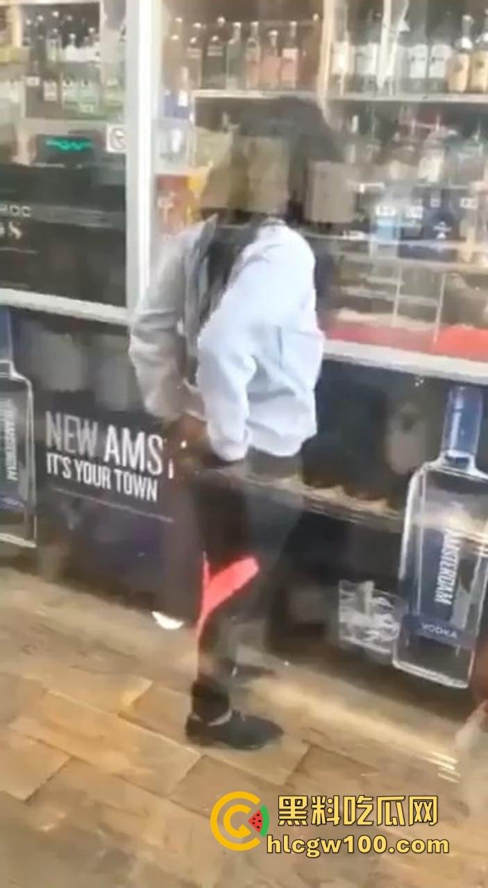 黑妹骚操作放尿全程公开,姿势熟练到让人看呆,完事还知道擦一擦,这骚劲真是让人服了! 第8张 黑妹骚操作放尿全程公开,姿势熟练到让人看呆,完事还知道擦一擦,这骚劲真是让人服了! 第8张