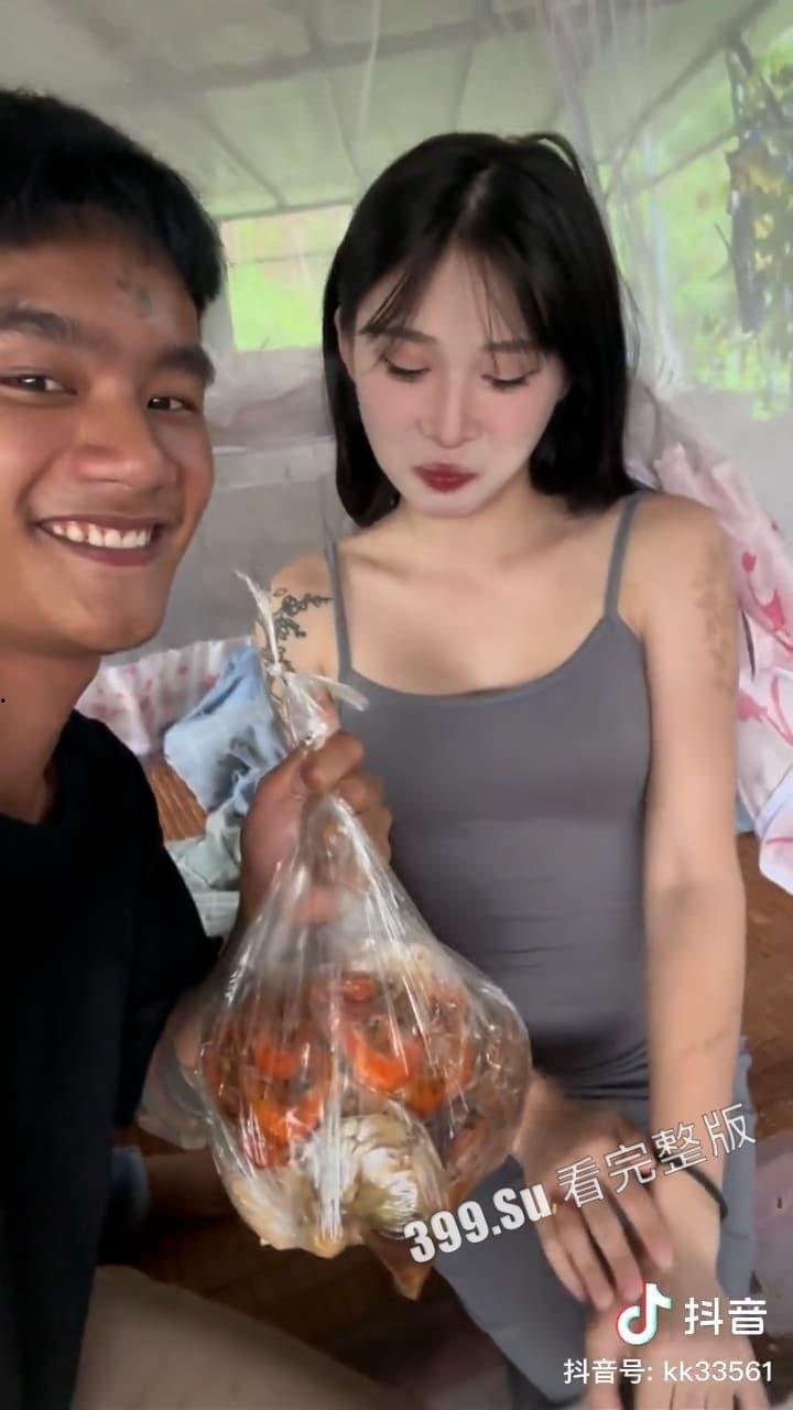 抖音15万粉 #爱可可 线下伴游陪大哥,被大哥曝光出视频,欲拒还迎,纹身一模一样,疑似抛夫离婚 成单亲妈妈 第4张 抖音15万粉 #爱可可 线下伴游陪大哥,被大哥曝光出视频,欲拒还迎,纹身一模一样,疑似抛夫离婚 成单亲妈妈 第4张