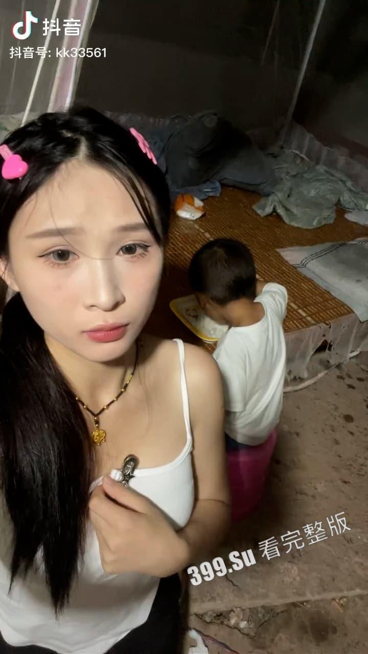 抖音15万粉 #爱可可 线下伴游陪大哥,被大哥曝光出视频,欲拒还迎,纹身一模一样,疑似抛夫离婚 成单亲妈妈 第5张 抖音15万粉 #爱可可 线下伴游陪大哥,被大哥曝光出视频,欲拒还迎,纹身一模一样,疑似抛夫离婚 成单亲妈妈 第5张