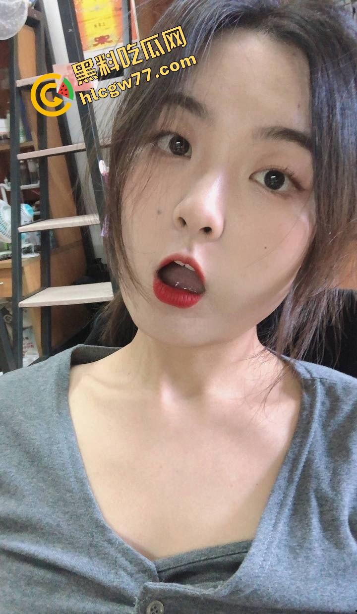 厦门麦田科技公司那位骚得出水的同事,白天穿职业装端茶递水,晚上脱光给人跪着舔屌求内射! 第4张 厦门麦田科技公司那位骚得出水的同事,白天穿职业装端茶递水,晚上脱光给人跪着舔屌求内射! 第4张