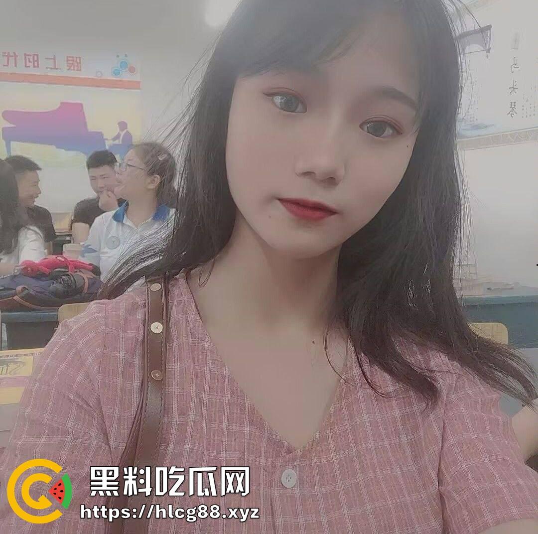 河南精神小妹【张熙熙】下贱价曝光488卖逼裸照,688就能操一炮,这骚货真是贱得没底线! 第1张 河南精神小妹【张熙熙】下贱价曝光488卖逼裸照,688就能操一炮,这骚货真是贱得没底线! 第1张