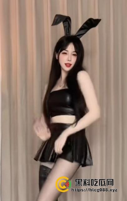 抖音30万粉纯情萝莉【小甜甜】福利视频泄密,嫩逼喷水惊呆舔狗,女菩萨还是骚母狗? 第3张 抖音30万粉纯情萝莉【小甜甜】福利视频泄密,嫩逼喷水惊呆舔狗,女菩萨还是骚母狗? 第3张