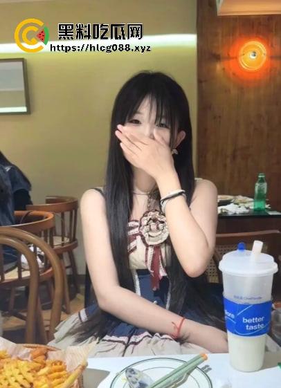 抖音30万粉纯情萝莉【小甜甜】福利视频泄密,嫩逼喷水惊呆舔狗,女菩萨还是骚母狗? 第6张 抖音30万粉纯情萝莉【小甜甜】福利视频泄密,嫩逼喷水惊呆舔狗,女菩萨还是骚母狗? 第6张