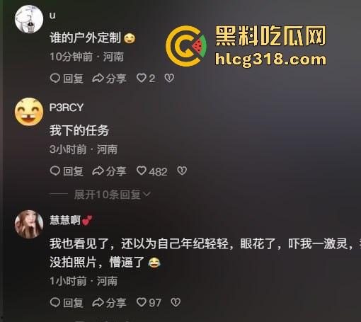 这又是谁定制的户外?郑州市区二七广场惊现裸奔女 微胖巨乳大美女晚上裸奔 这骚母狗还知道捂脸! 第2张 这又是谁定制的户外?郑州市区二七广场惊现裸奔女 微胖巨乳大美女晚上裸奔 这骚母狗还知道捂脸! 第2张