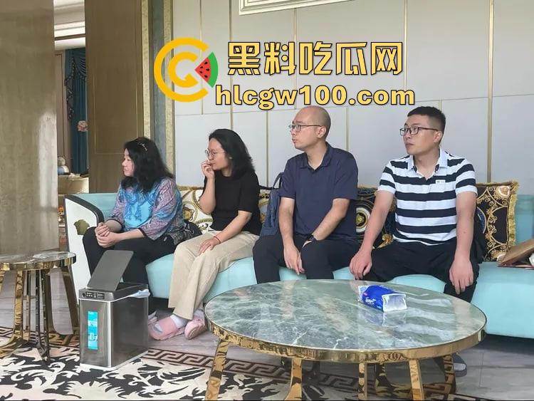 海南政协常委『张泰超』五妻生活奢华曝光,26岁小老婆豪宅震撼人心 一面墙的茅台20万马桶 大老婆还能怎么壕? 第3张 海南政协常委『张泰超』五妻生活奢华曝光,26岁小老婆豪宅震撼人心 一面墙的茅台20万马桶 大老婆还能怎么壕? 第3张