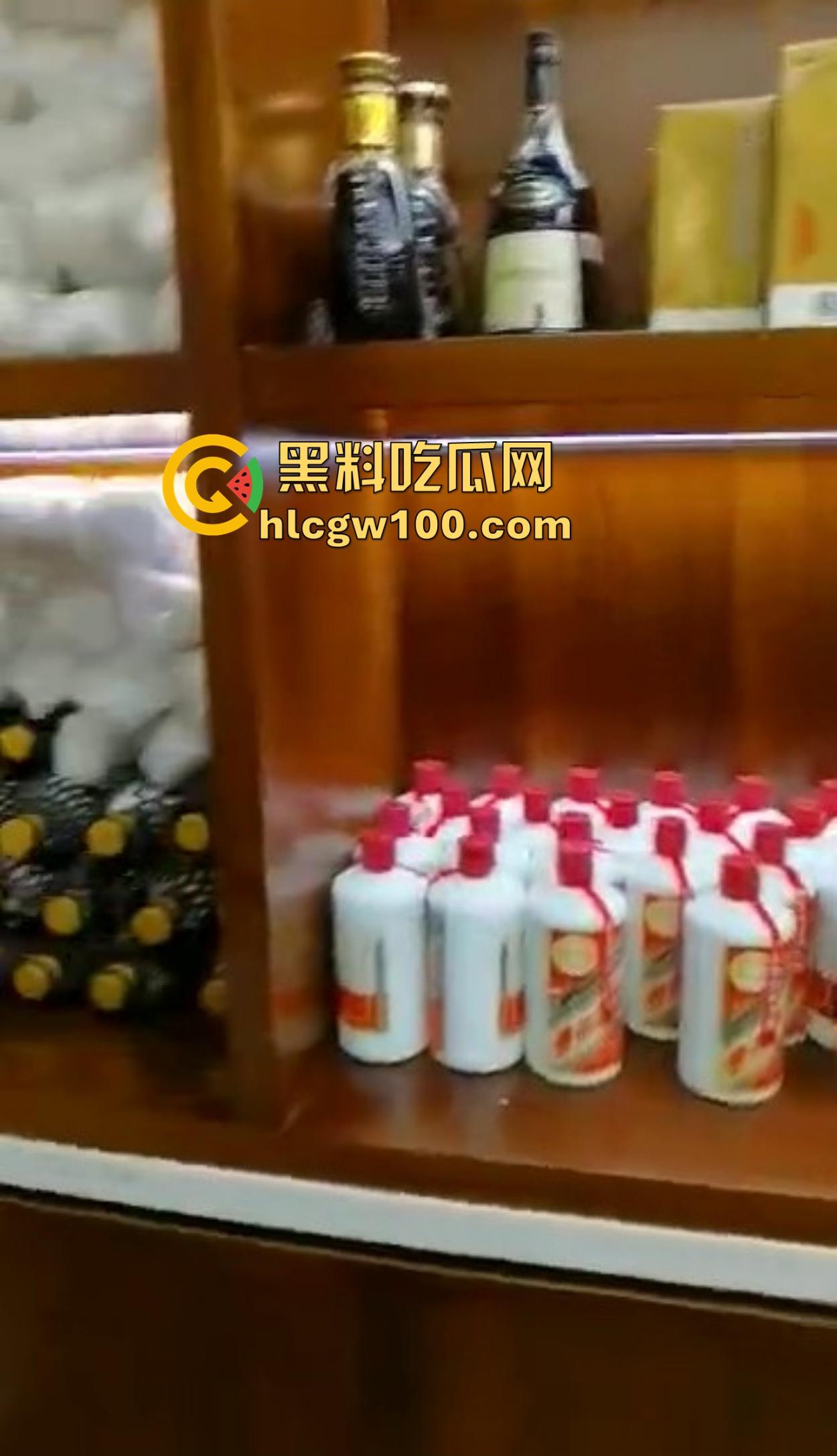 海南政协常委『张泰超』五妻生活奢华曝光,26岁小老婆豪宅震撼人心 一面墙的茅台20万马桶 大老婆还能怎么壕? 第13张 海南政协常委『张泰超』五妻生活奢华曝光,26岁小老婆豪宅震撼人心 一面墙的茅台20万马桶 大老婆还能怎么壕? 第13张