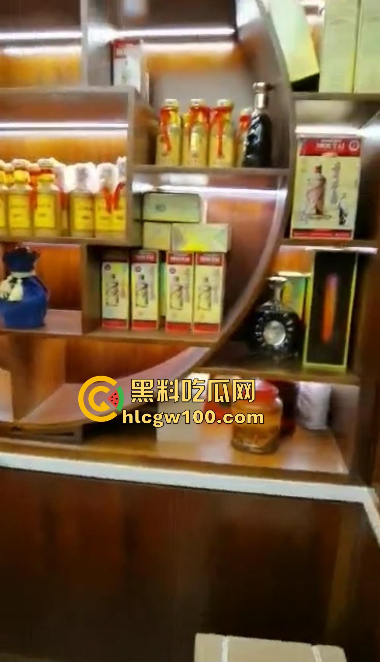 海南政协常委『张泰超』五妻生活奢华曝光,26岁小老婆豪宅震撼人心 一面墙的茅台20万马桶 大老婆还能怎么壕? 第18张 海南政协常委『张泰超』五妻生活奢华曝光,26岁小老婆豪宅震撼人心 一面墙的茅台20万马桶 大老婆还能怎么壕? 第18张