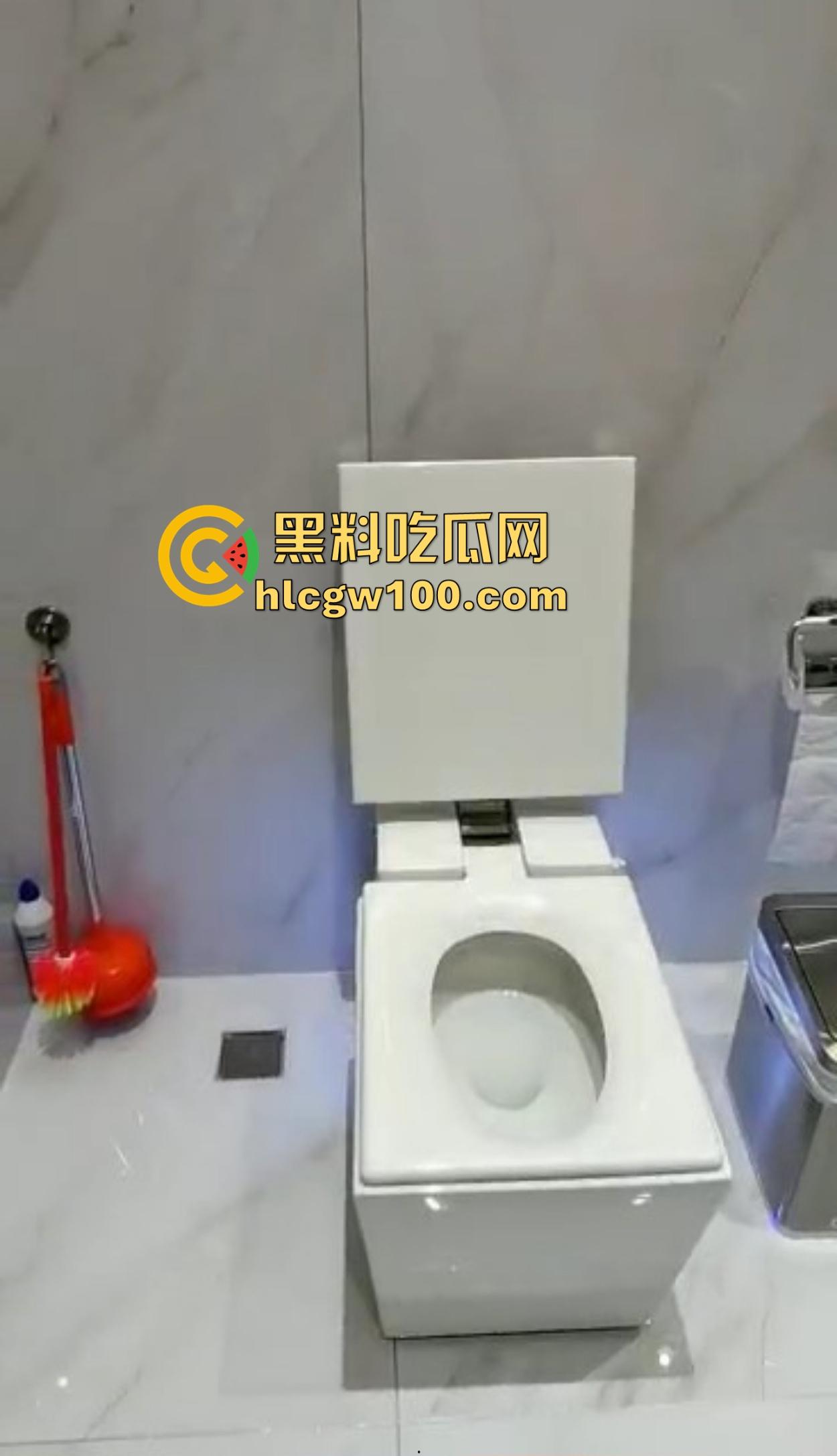 海南政协常委『张泰超』五妻生活奢华曝光,26岁小老婆豪宅震撼人心 一面墙的茅台20万马桶 大老婆还能怎么壕? 第25张 海南政协常委『张泰超』五妻生活奢华曝光,26岁小老婆豪宅震撼人心 一面墙的茅台20万马桶 大老婆还能怎么壕? 第25张