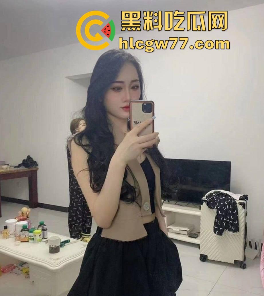 吃的真好 这西瓜出去进修一番回来成了进过逼的瓜 有钱人是真会玩 西瓜塞骚逼！  第1张