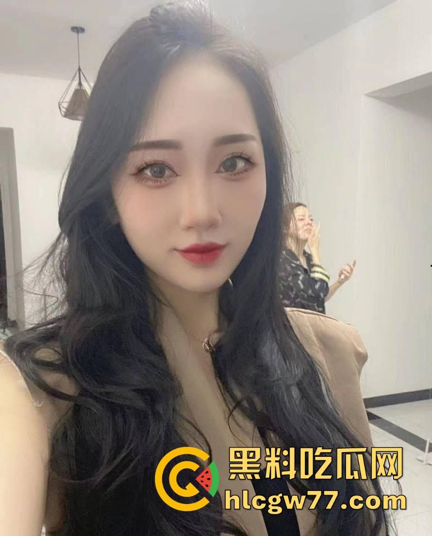 吃的真好 这西瓜出去进修一番回来成了进过逼的瓜 有钱人是真会玩 西瓜塞骚逼！  第2张