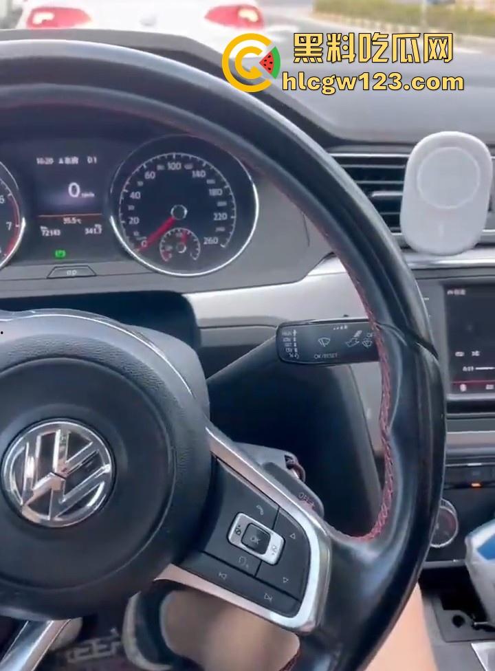 兄弟的眼镜女友 在车上激情口交 一边开车一边吃屌 停车后主动上位骑乘 偷情的感觉真刺激！  第9张