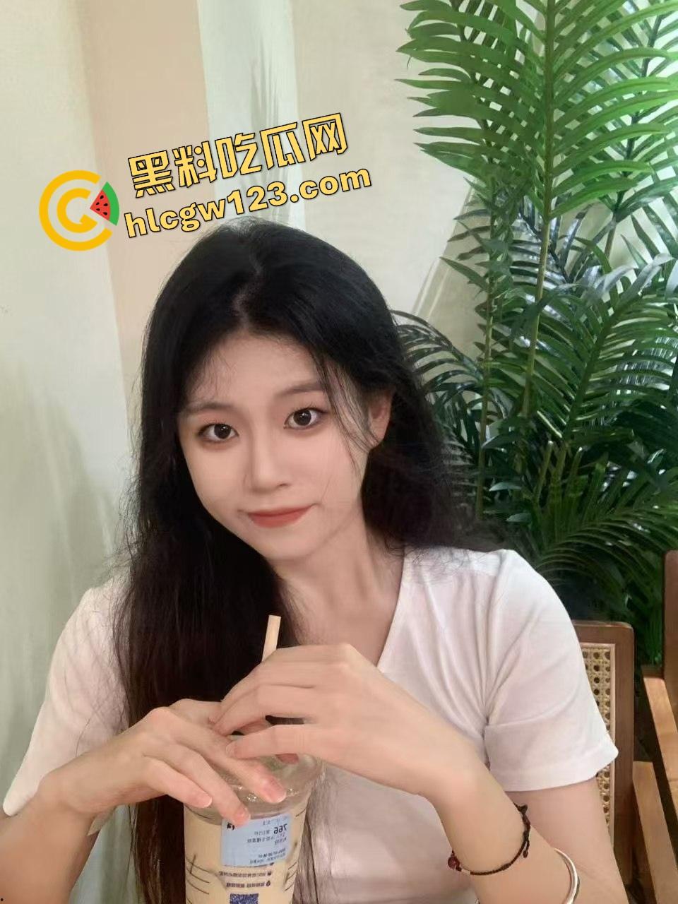 海角乱伦大神 爱吃雪糕啊 亲哥哥半夜帮我煮面吃 我蹲着吃他下面鸡巴! 第4张 海角乱伦大神 爱吃雪糕啊 亲哥哥半夜帮我煮面吃 我蹲着吃他下面鸡巴! 第4张