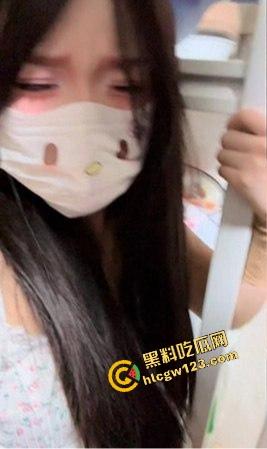 海角乱伦大神 爱吃雪糕啊 亲哥哥半夜帮我煮面吃 我蹲着吃他下面鸡巴! 第5张 海角乱伦大神 爱吃雪糕啊 亲哥哥半夜帮我煮面吃 我蹲着吃他下面鸡巴! 第5张