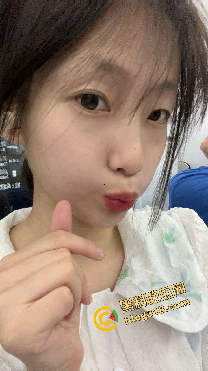 和谐号高铁精虫上脑怎么办?直接带到厕所里口一发,精液在时速220的高铁上喷射在嘴里妙不可言! 第4张 和谐号高铁精虫上脑怎么办?直接带到厕所里口一发,精液在时速220的高铁上喷射在嘴里妙不可言! 第4张