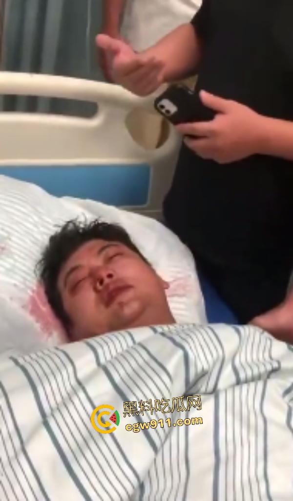 福建泉州永嘉天地KFC惊爆报复社会,刀仔狂魔无故持刀追砍捅刺路人,现场血肉横飞多人倒地哀嚎! 第7张 福建泉州永嘉天地KFC惊爆报复社会,刀仔狂魔无故持刀追砍捅刺路人,现场血肉横飞多人倒地哀嚎! 第7张