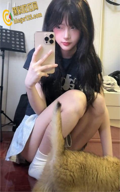 抖音70万粉网红【一只香】福利泄密, 清纯少女大长腿小蜜臀 ,情趣装秀奶子蛮腰太勾人! 第4张 抖音70万粉网红【一只香】福利泄密, 清纯少女大长腿小蜜臀 ,情趣装秀奶子蛮腰太勾人! 第4张