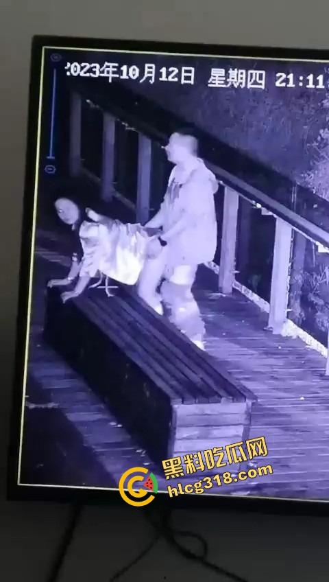 杭州公园长椅野战全程被监控拍下,两人全程激烈拉伸还换姿势,保安看回放笑抽了,上夜班果然有福利! 第2张 杭州公园长椅野战全程被监控拍下,两人全程激烈拉伸还换姿势,保安看回放笑抽了,上夜班果然有福利! 第2张