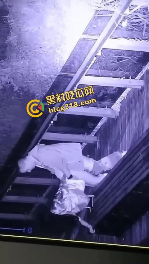 杭州公园长椅野战全程被监控拍下,两人全程激烈拉伸还换姿势,保安看回放笑抽了,上夜班果然有福利! 第4张 杭州公园长椅野战全程被监控拍下,两人全程激烈拉伸还换姿势,保安看回放笑抽了,上夜班果然有福利! 第4张