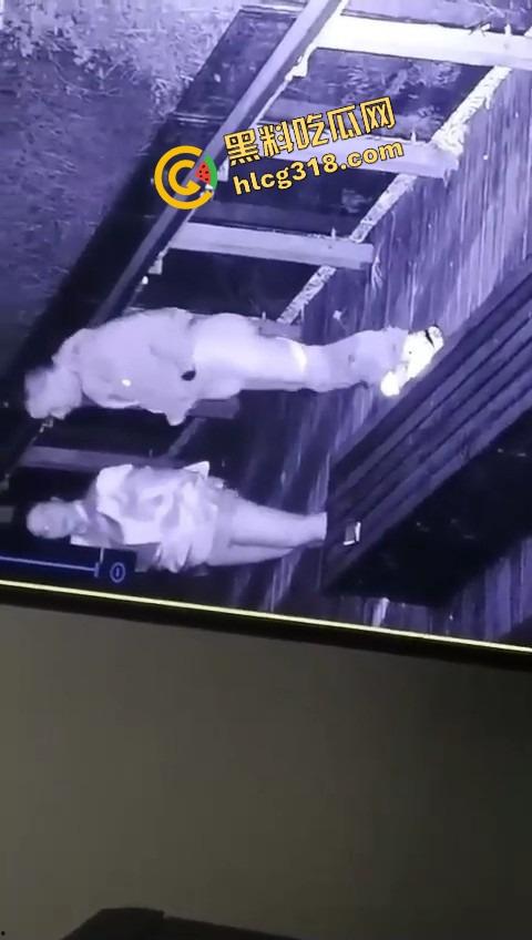 杭州公园长椅野战全程被监控拍下,两人全程激烈拉伸还换姿势,保安看回放笑抽了,上夜班果然有福利! 第7张 杭州公园长椅野战全程被监控拍下,两人全程激烈拉伸还换姿势,保安看回放笑抽了,上夜班果然有福利! 第7张