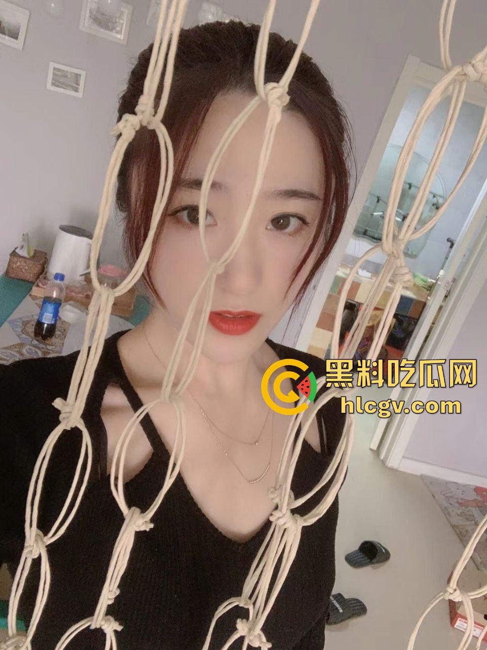 沈阳大学骚女【邓柯欣】社死翻车!背着男友穿黑丝乱搞,视频流出让男友怒戴绿帽! 第6张 沈阳大学骚女【邓柯欣】社死翻车!背着男友穿黑丝乱搞,视频流出让男友怒戴绿帽! 第6张