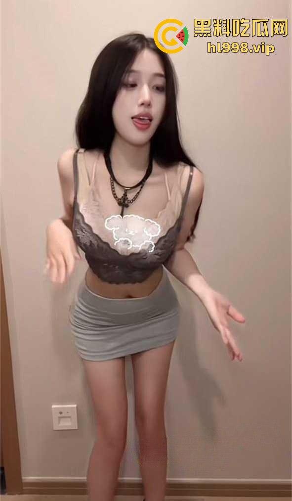 抖音百万粉丝网红【静静爱吃糖】翻车!私人定制SM视频,粉丝看擦边,大哥享骚穴福利! 第8张 抖音百万粉丝网红【静静爱吃糖】翻车!私人定制SM视频,粉丝看擦边,大哥享骚穴福利! 第8张