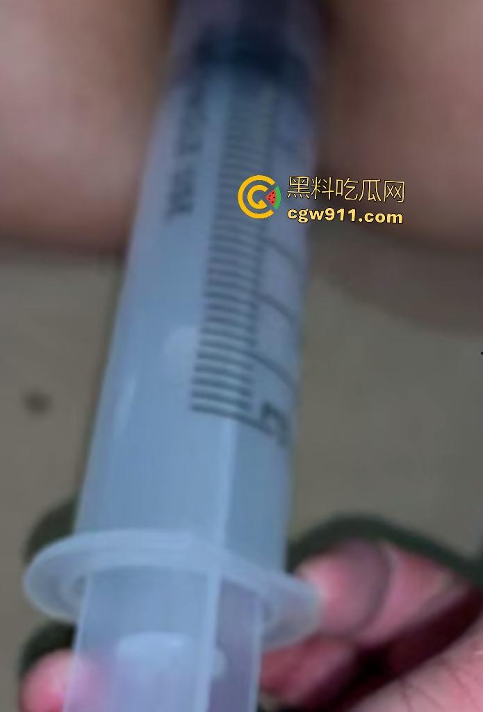 女子被变态老公戴头套连接菊花!阴道震动棒猛插喷汁,菊花连头套淫臭弥漫! 第1张 女子被变态老公戴头套连接菊花!阴道震动棒猛插喷汁,菊花连头套淫臭弥漫! 第1张