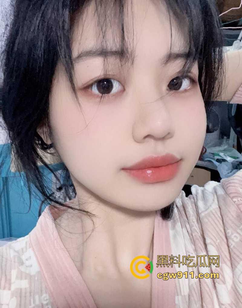 武汉工商学院反差甜妹【林美如】穿开档丝袜撩拨男友,撅肥臀被后入猛操,浓精射满巨乳,超级淫骚反差! 第1张 武汉工商学院反差甜妹【林美如】穿开档丝袜撩拨男友,撅肥臀被后入猛操,浓精射满巨乳,超级淫骚反差! 第1张