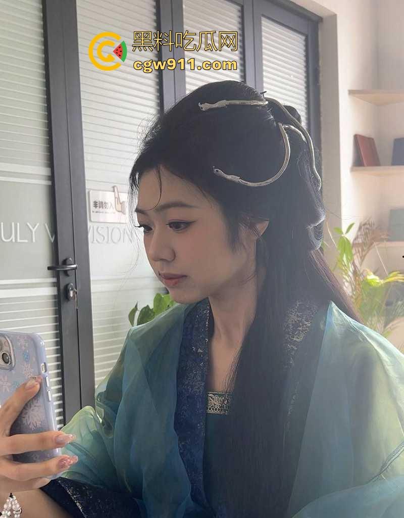 武汉工商学院反差甜妹【林美如】穿开档丝袜撩拨男友,撅肥臀被后入猛操,浓精射满巨乳,超级淫骚反差! 第2张 武汉工商学院反差甜妹【林美如】穿开档丝袜撩拨男友,撅肥臀被后入猛操,浓精射满巨乳,超级淫骚反差! 第2张