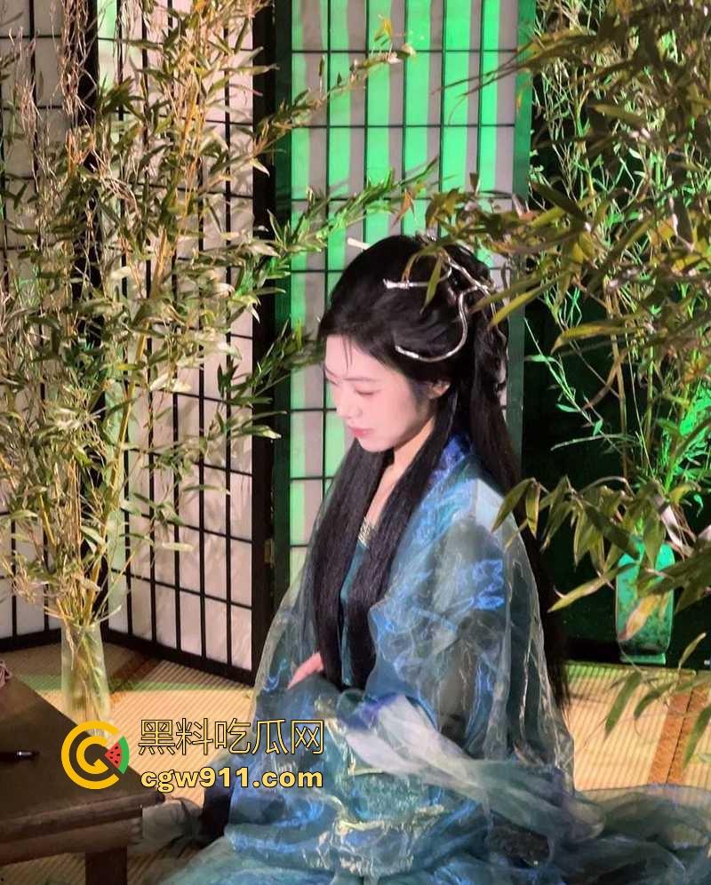 武汉工商学院反差甜妹【林美如】穿开档丝袜撩拨男友,撅肥臀被后入猛操,浓精射满巨乳,超级淫骚反差! 第3张 武汉工商学院反差甜妹【林美如】穿开档丝袜撩拨男友,撅肥臀被后入猛操,浓精射满巨乳,超级淫骚反差! 第3张