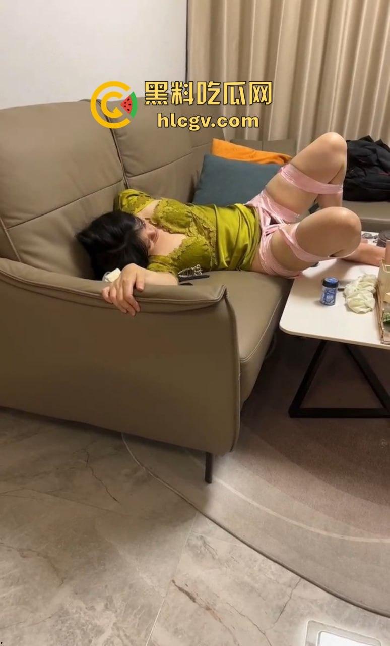 定制绿帽派对!绿帽奴狂邀单男双拼把老婆被干到哀嚎,扩逼跳蛋准备好套都不带!这也太敢玩了吧? 第6张 定制绿帽派对!绿帽奴狂邀单男双拼把老婆被干到哀嚎,扩逼跳蛋准备好套都不带!这也太敢玩了吧? 第6张