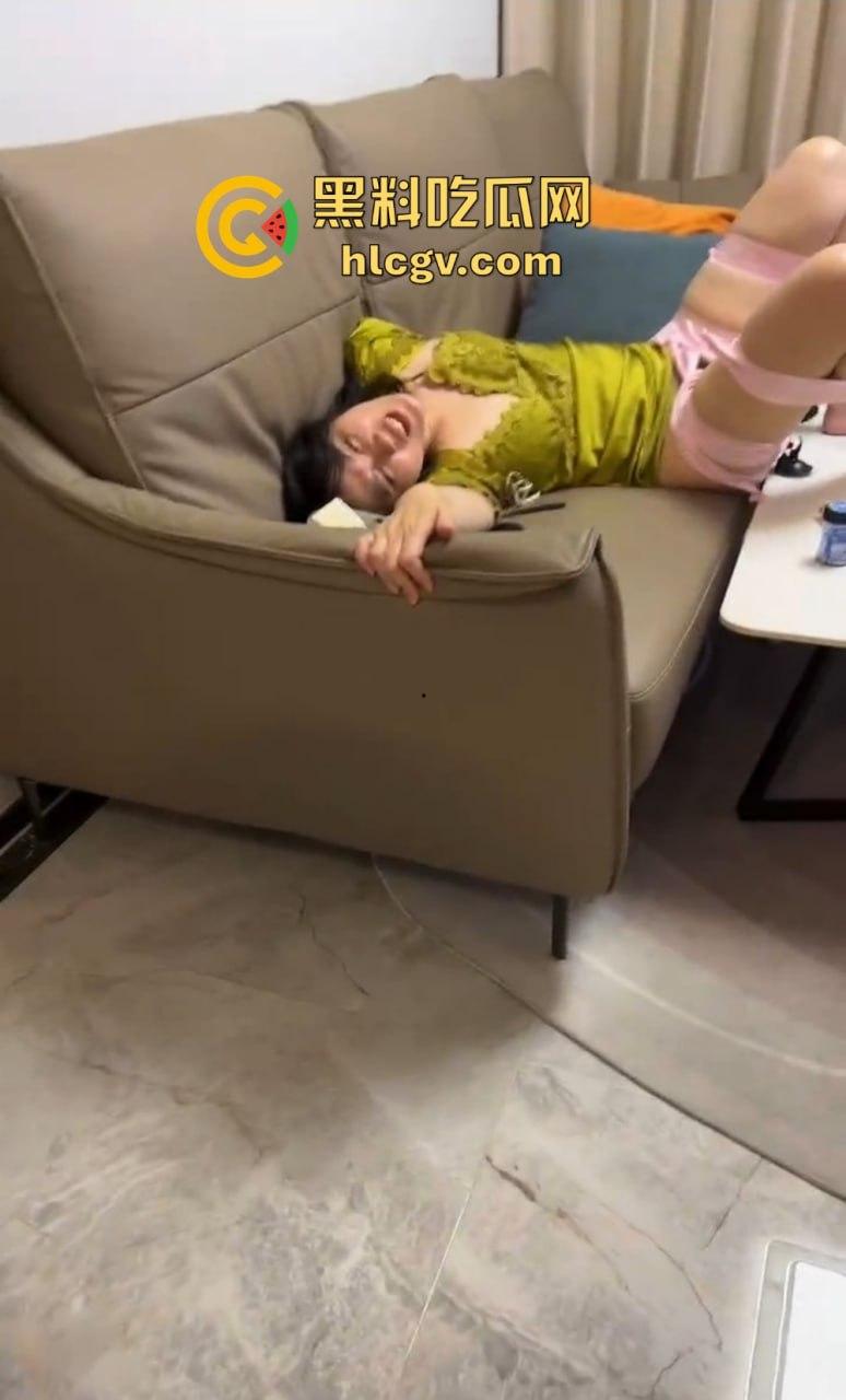 定制绿帽派对!绿帽奴狂邀单男双拼把老婆被干到哀嚎,扩逼跳蛋准备好套都不带!这也太敢玩了吧? 第7张 定制绿帽派对!绿帽奴狂邀单男双拼把老婆被干到哀嚎,扩逼跳蛋准备好套都不带!这也太敢玩了吧? 第7张