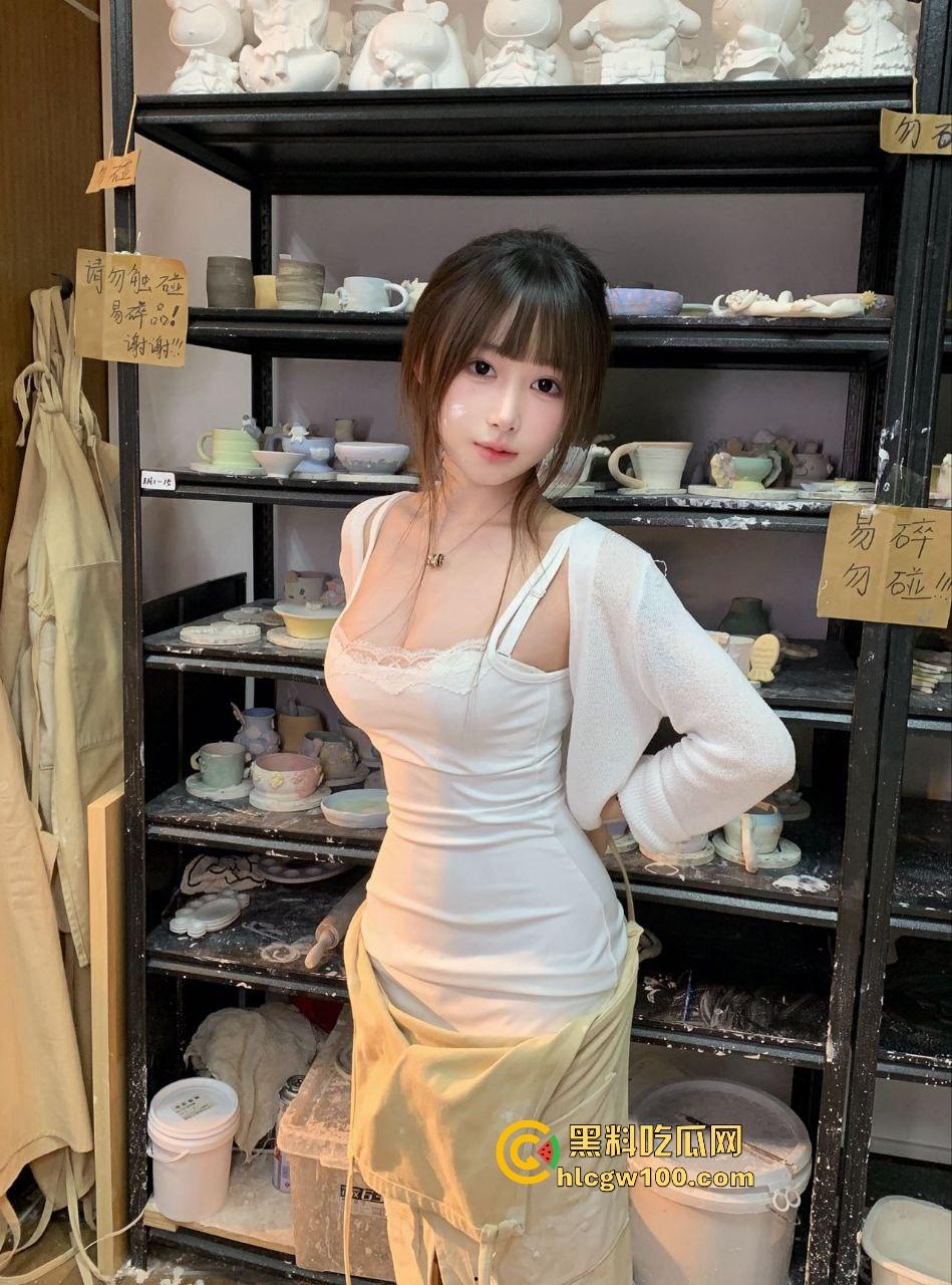 安徽美院【金婉婷】带闺蜜组队找干爹调教,皮鞭伺候拜金女的屁股被抽得像逼一样红,场面骚到不行! 第4张 安徽美院【金婉婷】带闺蜜组队找干爹调教,皮鞭伺候拜金女的屁股被抽得像逼一样红,场面骚到不行! 第4张