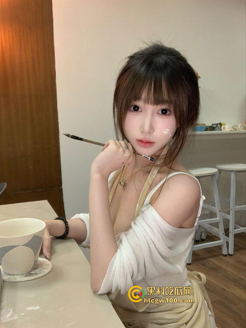 安徽美院【金婉婷】带闺蜜组队找干爹调教,皮鞭伺候拜金女的屁股被抽得像逼一样红,场面骚到不行! 第5张 安徽美院【金婉婷】带闺蜜组队找干爹调教,皮鞭伺候拜金女的屁股被抽得像逼一样红,场面骚到不行! 第5张